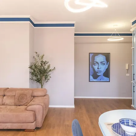 Matisse No15 - One Bedroom With Balcony