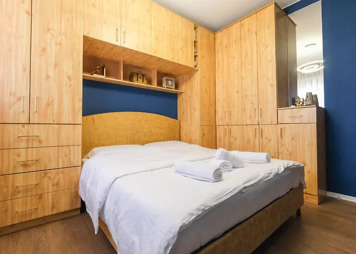 Matisse No15 - One Bedroom With Balcony