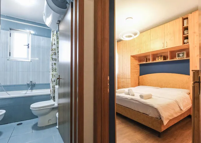 Matisse No15 - One Bedroom With Balcony 地拉那